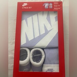 NWT Nike newborn 3 piece set